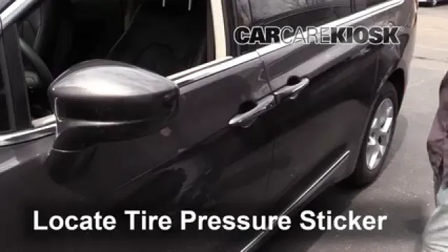 2017 Chrysler Pacifica Touring 3.6L V6 Pneus et roues Vérifier la pression des pneus